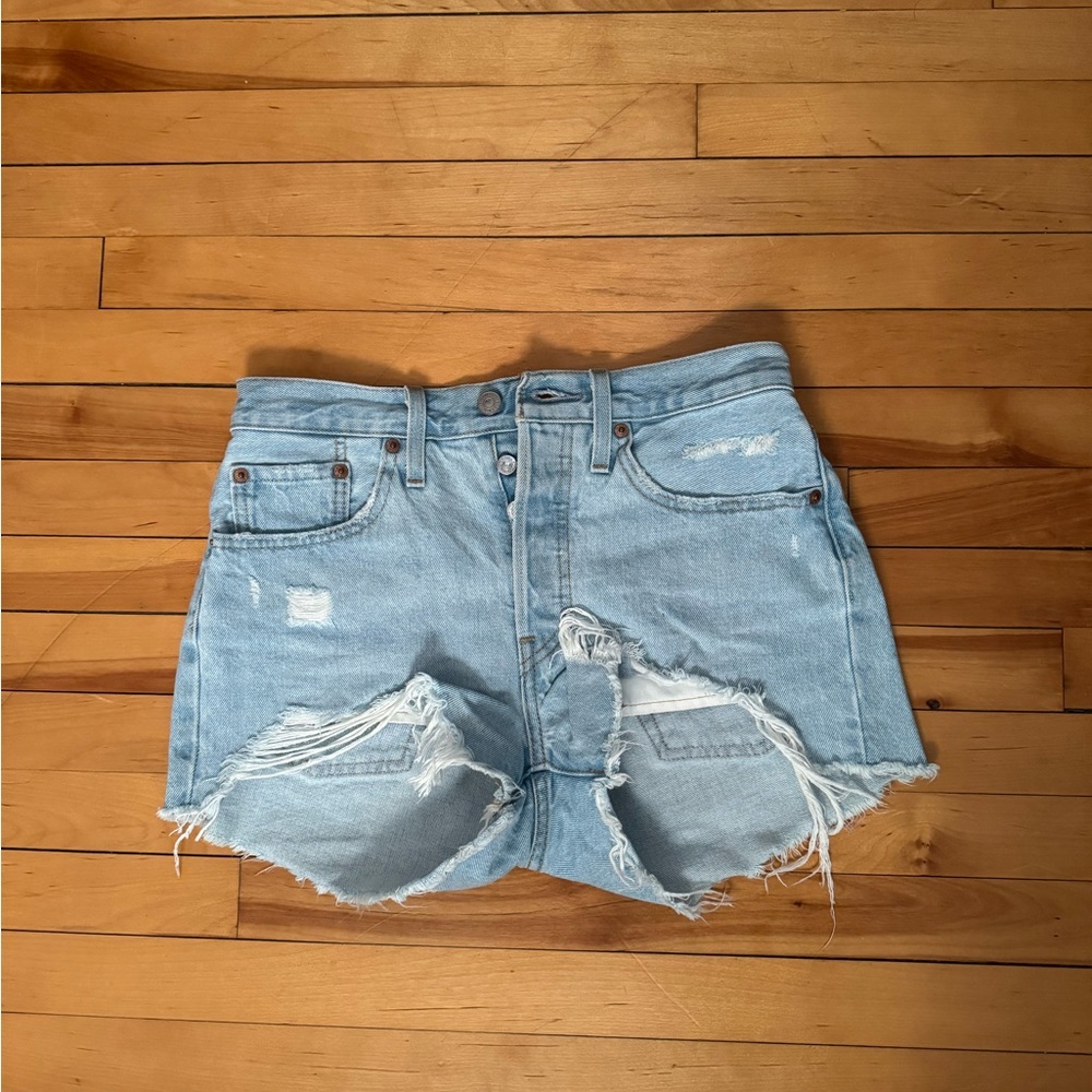 Levi’s 550 Jean shorts, size 25